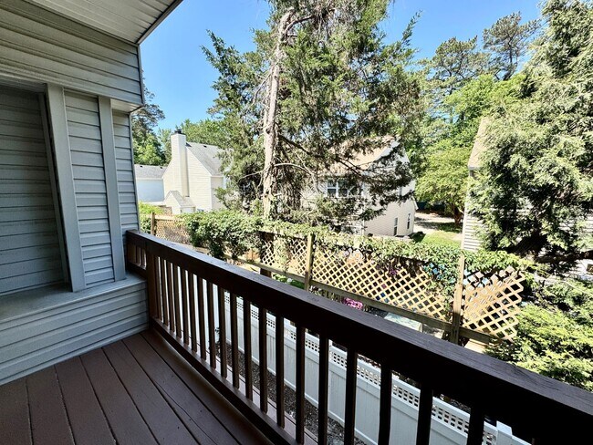 Building Photo - A Chesapeake Bay Townhome w/Garage, Available NOW! 2 Downstairs Bedrooms - Pet Friendly - 2 Balco...