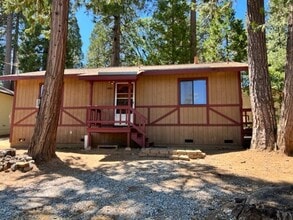 Building Photo - "L" Street in Sugar Pine