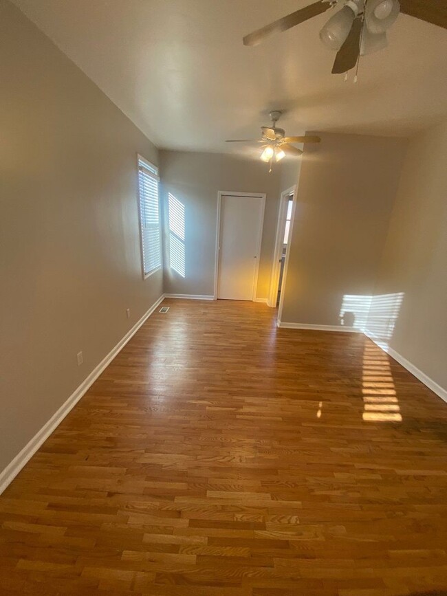 Building Photo - Charming & Newly Renovated Two Bedroom Hom...