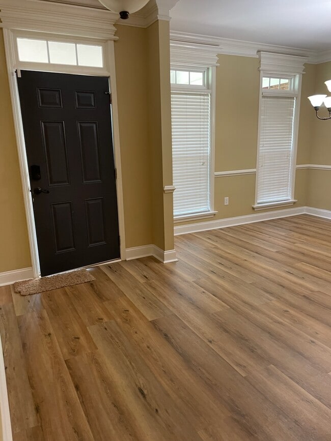 Building Photo - 266 Willow Lake Dr