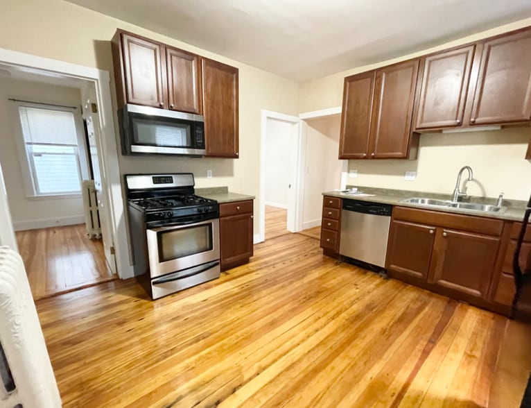 Primary Photo - 24 Willis St