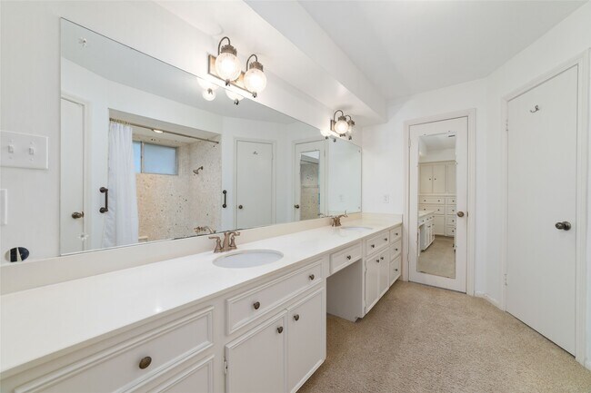 Building Photo - 11838 Riverview Dr