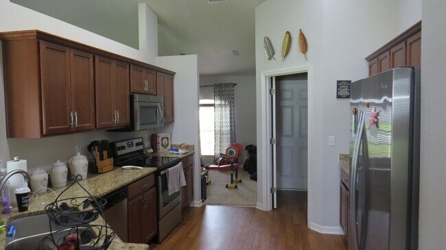 Building Photo - Beautiful 4/2 Home in Leesburg