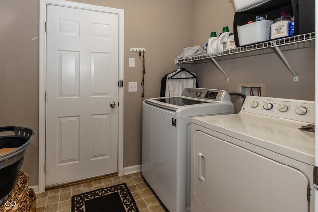 Building Photo - 420 Beverly Ct