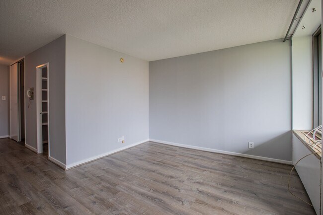 Building Photo - Charming Studio Condo in Southwest Waterfr...