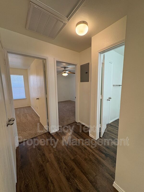 Building Photo - 641 Woodard Ave