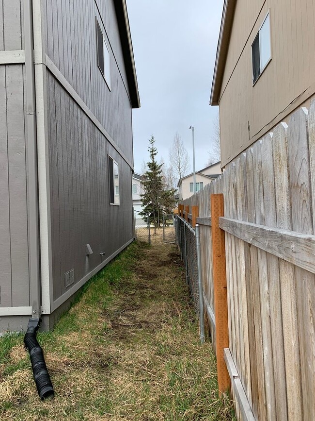 Building Photo - 3 Bdrm, 1 & 1/2 Ba | Muldoon & Tudor area | AVAILABLE NOW!!