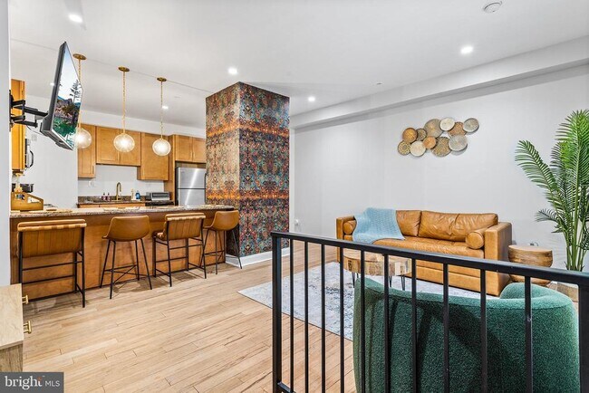 Building Photo - 569 N 20th St