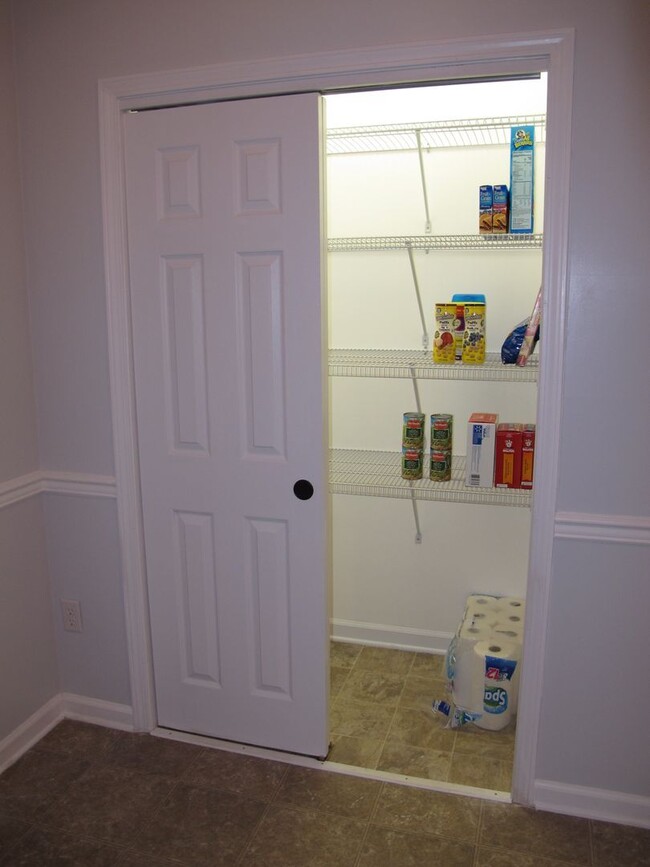 Building Photo - Spacious 4-Bedroom Home in Westside Athens...