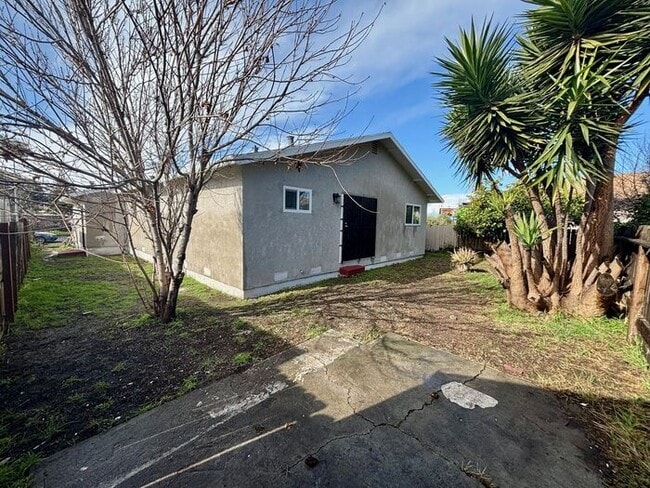 Building Photo - 3+ Bed 2 Bath House in Richmond -- AVAILABLE NOW !!