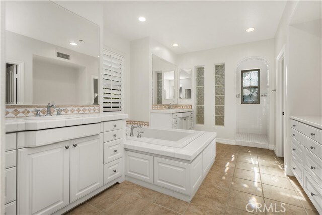 Building Photo - 38 Via Cartama