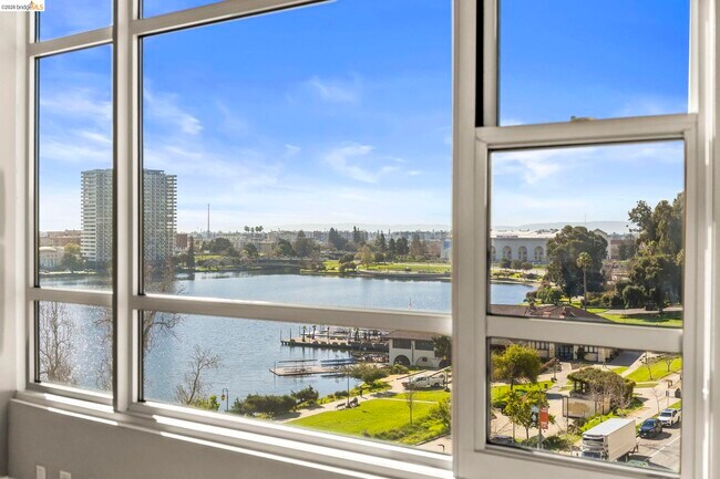 Building Photo - 1 Lakeside Dr