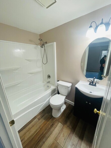 Building Photo - 19 Oak Ridge Dr