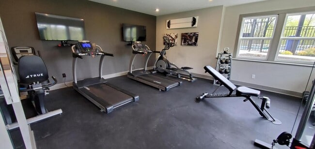 Building Photo - 686 Daphne Wy