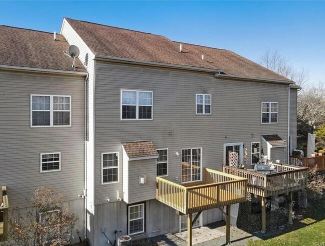 Building Photo - 54 Lower Ridge View Cir