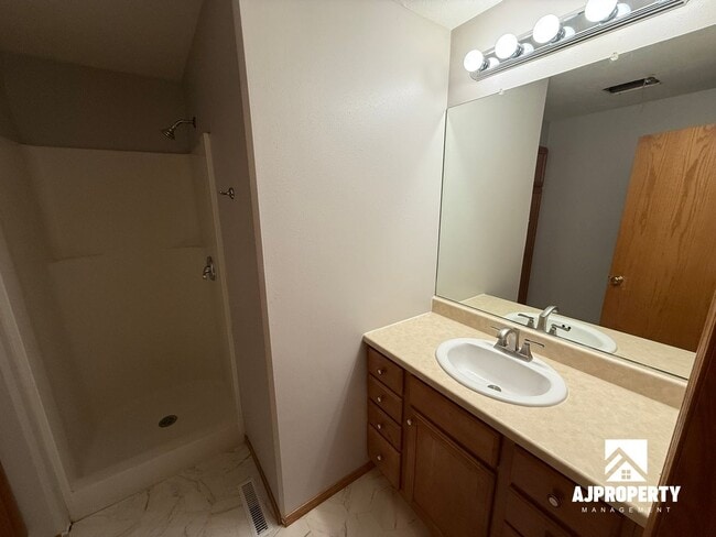 Building Photo - 911 S Colleen Ln