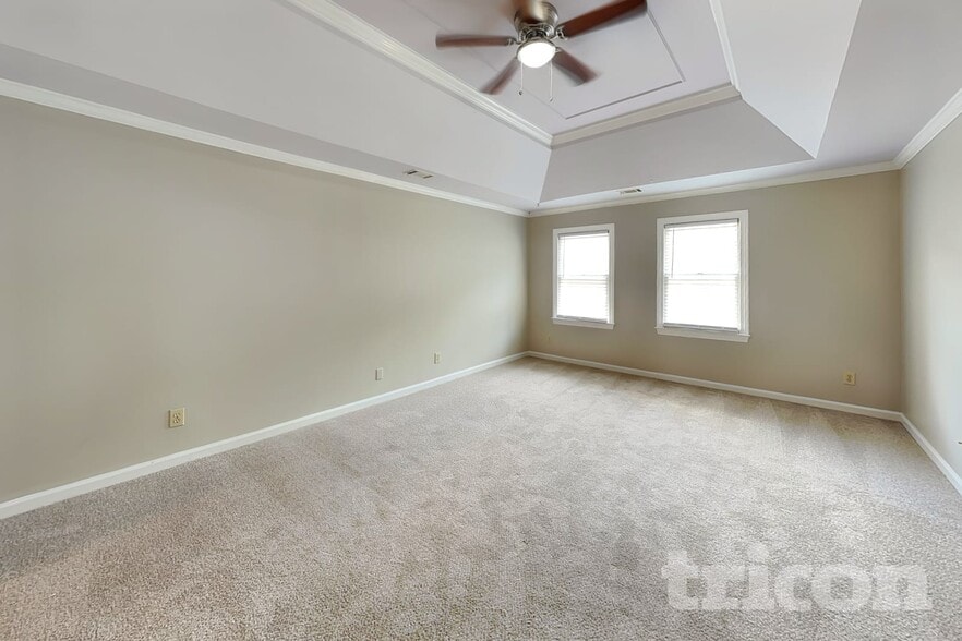Building Photo - 1040 Huntcliff NE