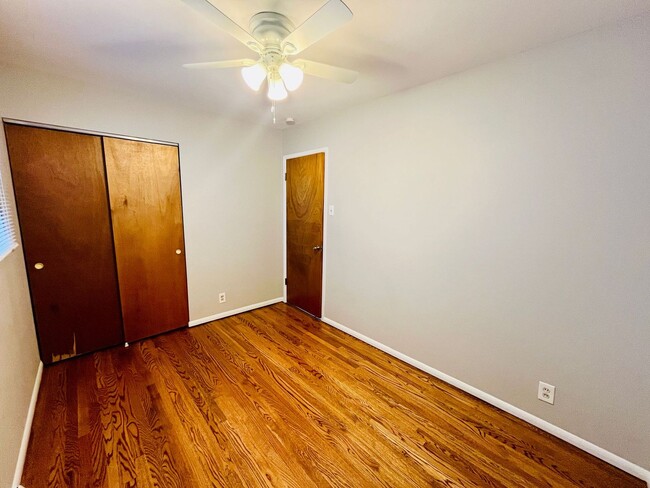 Building Photo - 2 Bed 1 Bath  updated home - St. Louis' "T...