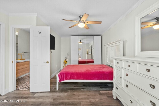 Building Photo - 6204 Commodore Dr