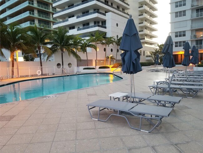 Building Photo - 5825 Collins Ave
