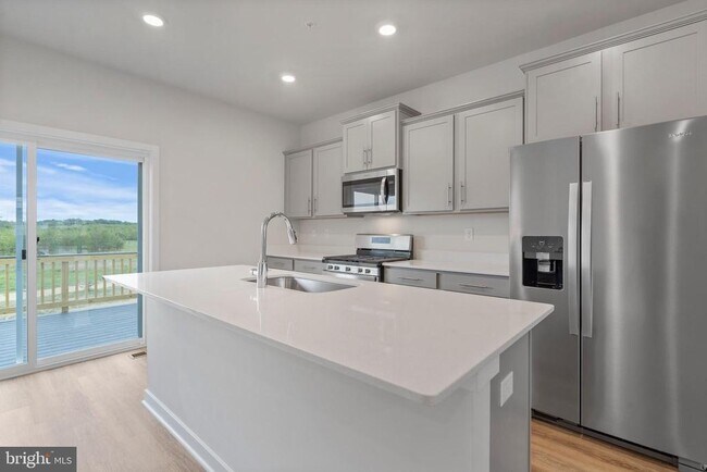 Building Photo - 16628 Green Glade Dr