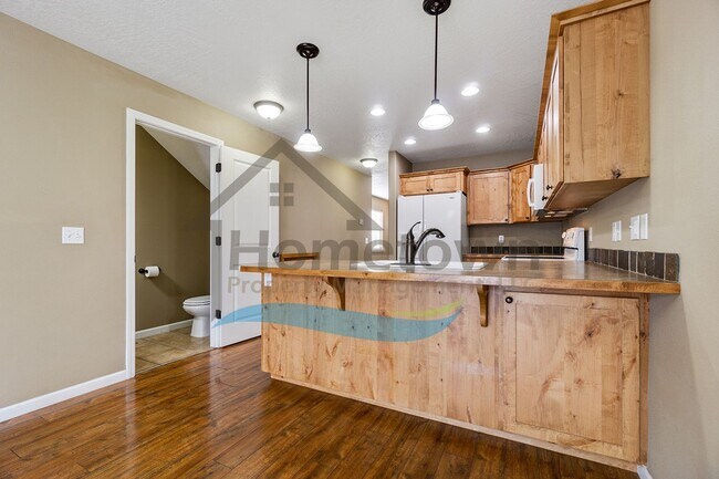 Building Photo - 3 Bedroom 3 Bathroom Home with Attached 2 Car Garage Available in Coeur d'Alene!