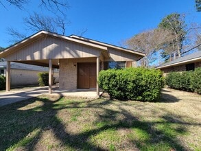 Building Photo - 3 bedroom 1 bathroom