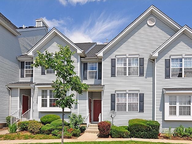 Primary Photo - 208 Blossom Cir