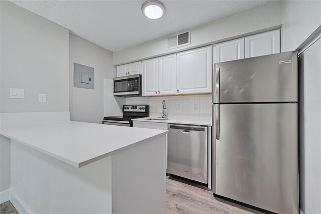 Building Photo - 1200 Banister Ln