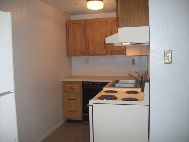 Building Photo - 2512 Elmwood Pkwy