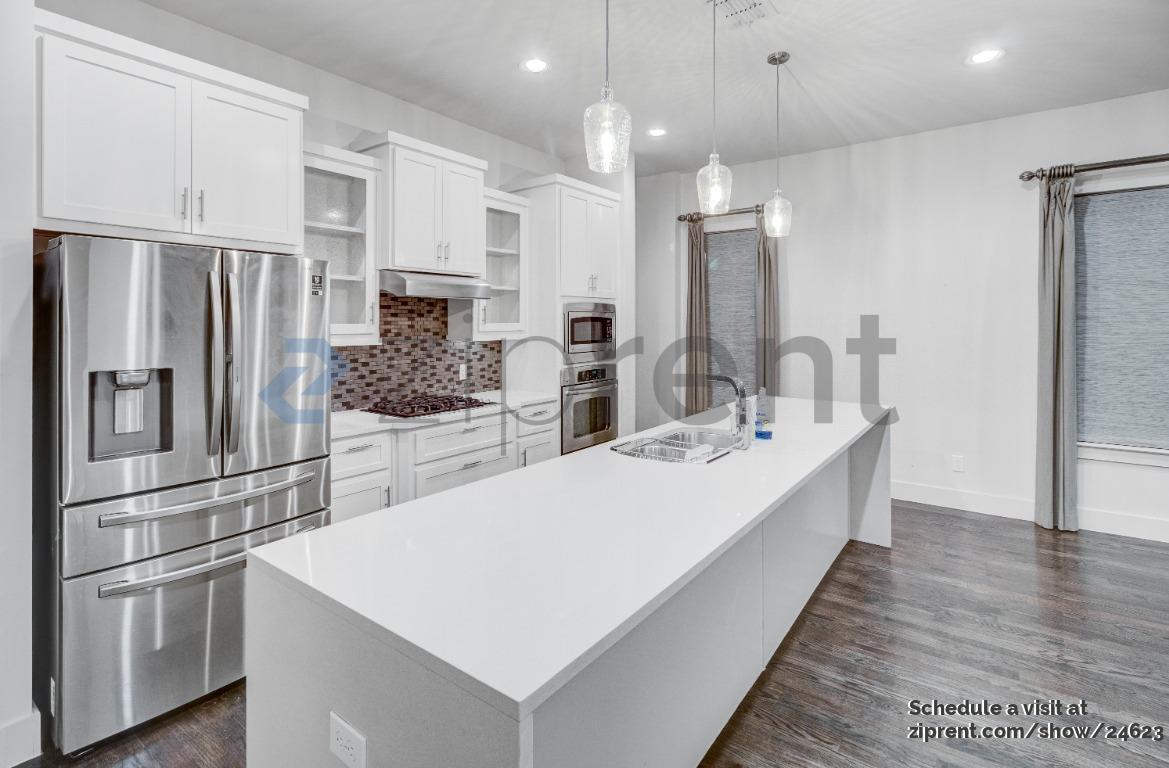 Building Photo - 3010 Zenia Dr