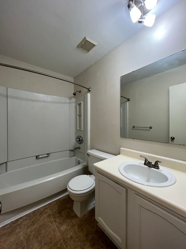 Building Photo - 2 Bedrooms w/ Scenic View