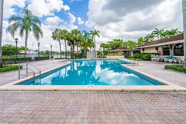 Building Photo - 18206 Mediterranean Blvd