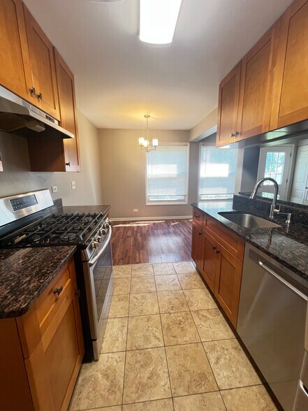 Building Photo - 323 Meadow Ct