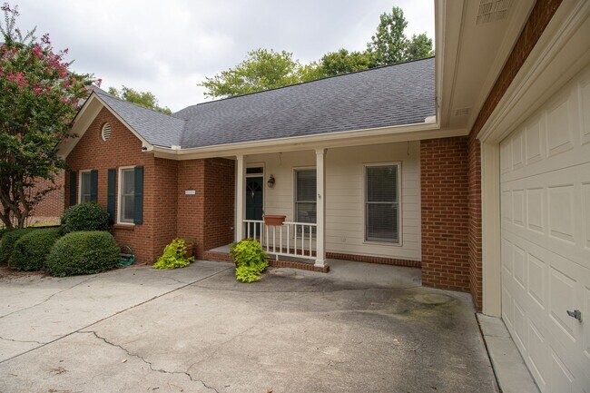 Building Photo - 2220 Montclair Dr