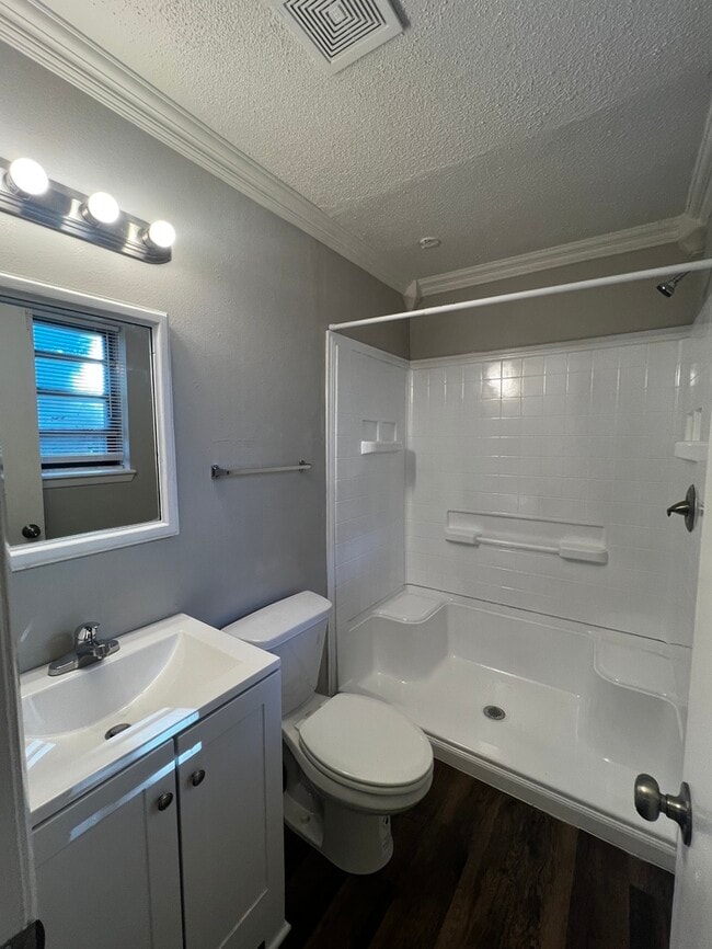 Building Photo - 8702 Oakhaven Dr