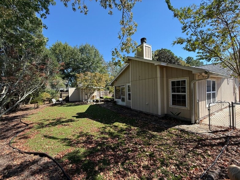 Building Photo - 257 Terrance Ln