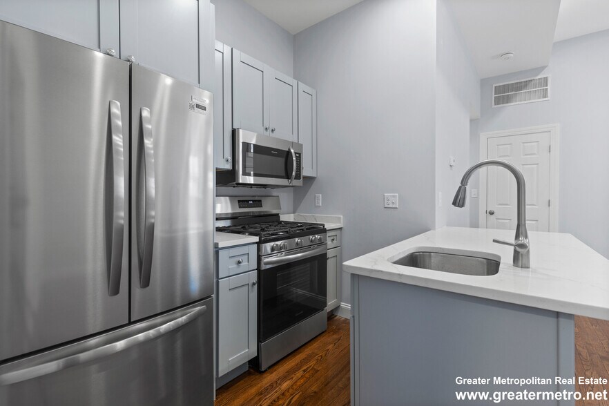 Building Photo - 109 Endicott St
