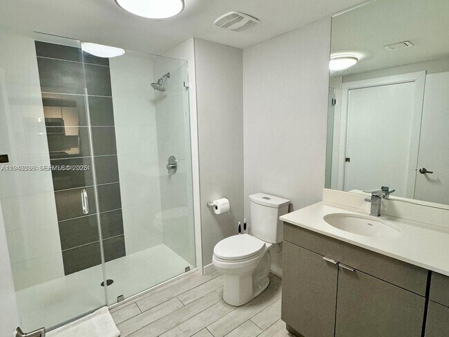 Building Photo - 321 NE 26th St