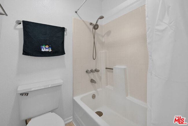 Building Photo - 2554 Olive Dr