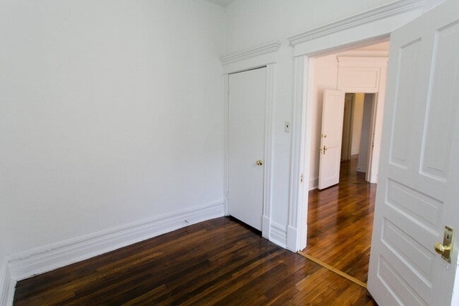 Floorplan - 5401-5403 S. Woodlawn Avenue