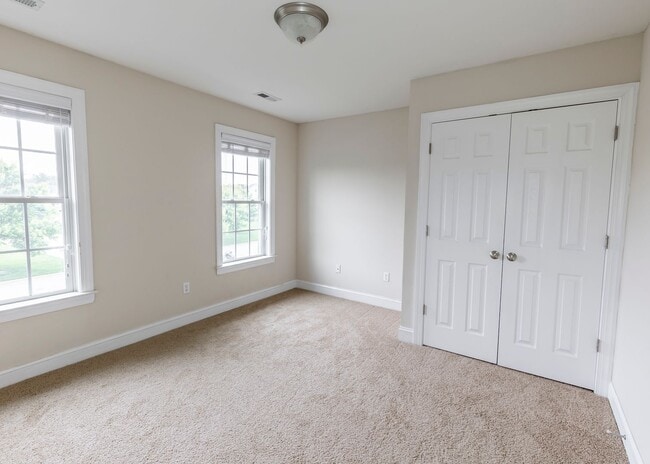 Building Photo - Huge house with vaulted ceilings and fenced in rear yard