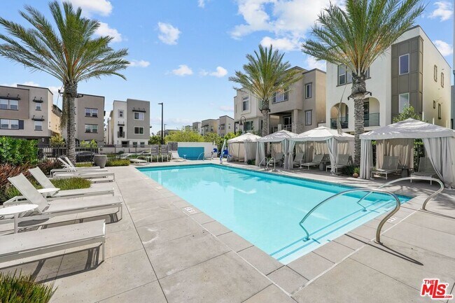 Building Photo - 670 Daniel Freeman Cir