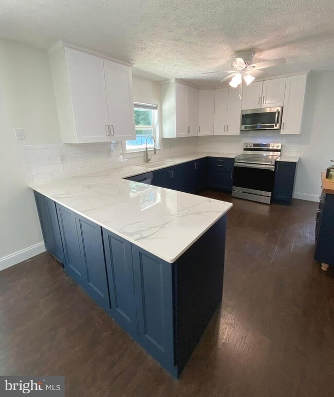 Building Photo - 45395 Woodlawn Dr