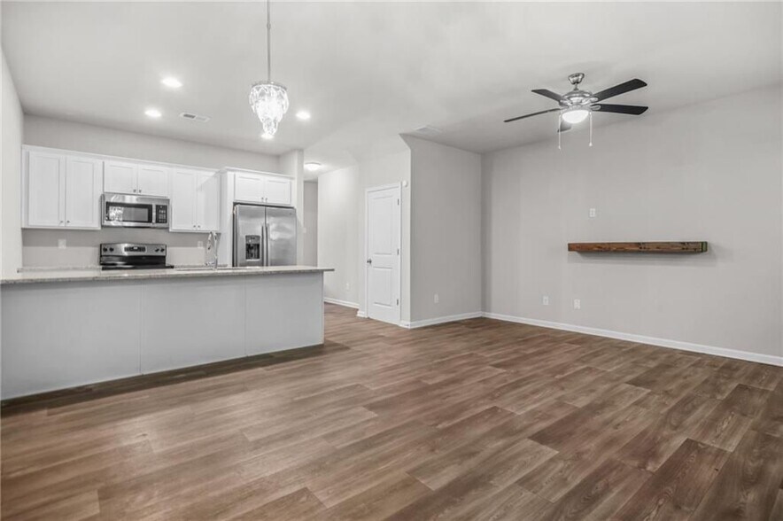 Building Photo - 3181 Meadowstone Ln SW