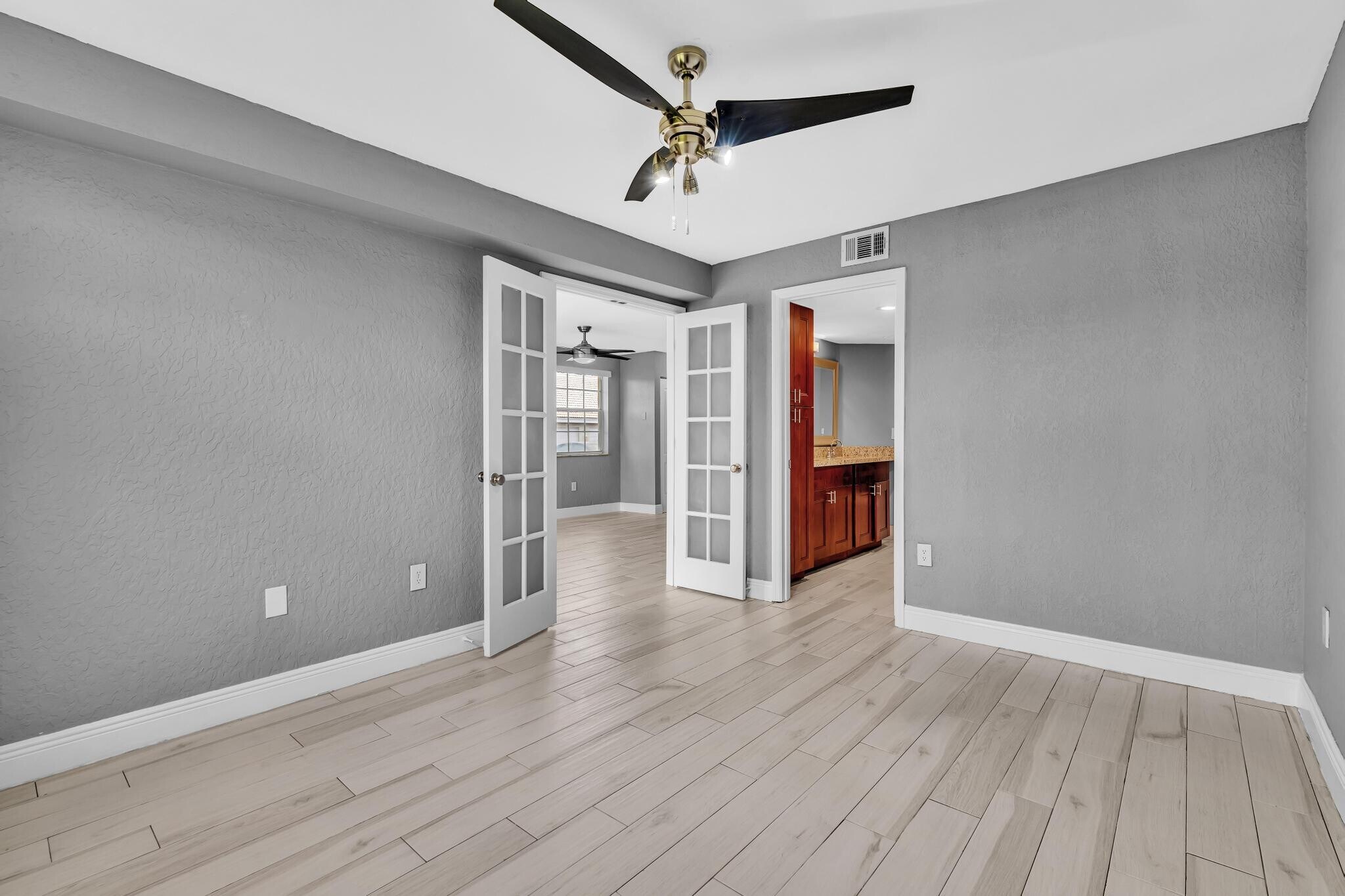 Building Photo - 2851 N Oakland Forest Dr
