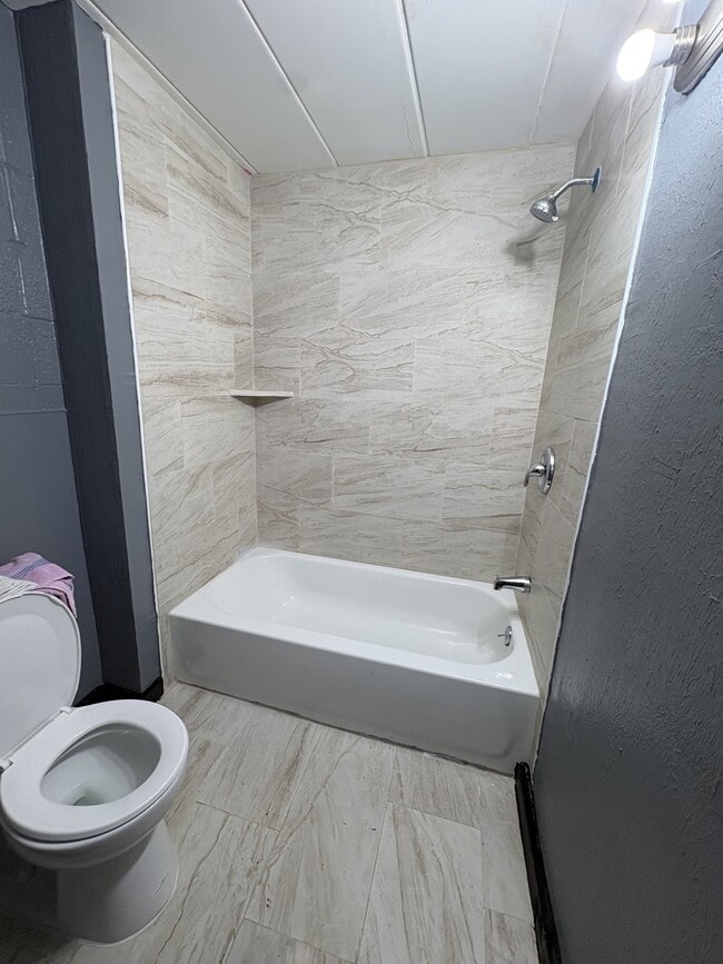 Building Photo - 711 Pasadena Fwy