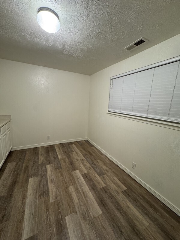 Building Photo - 95 S 600 E