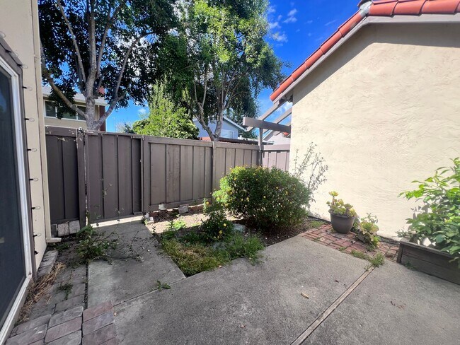 Building Photo - BRIGHT & SPACIOUS 3BD/2BA TOWNHOME IN PLEASANTON CA!!!