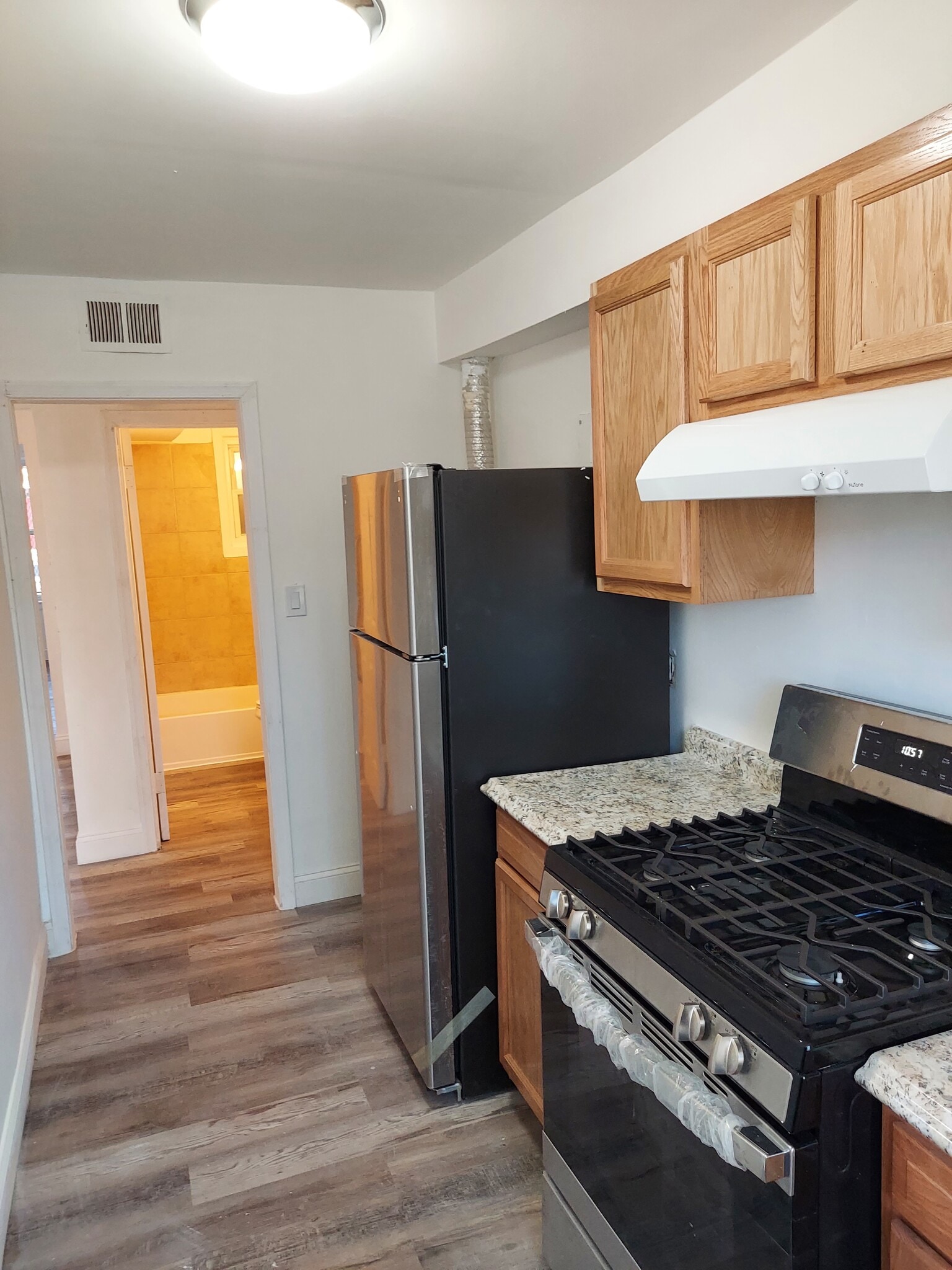 Kitchen - 68 Galveston Pl SW